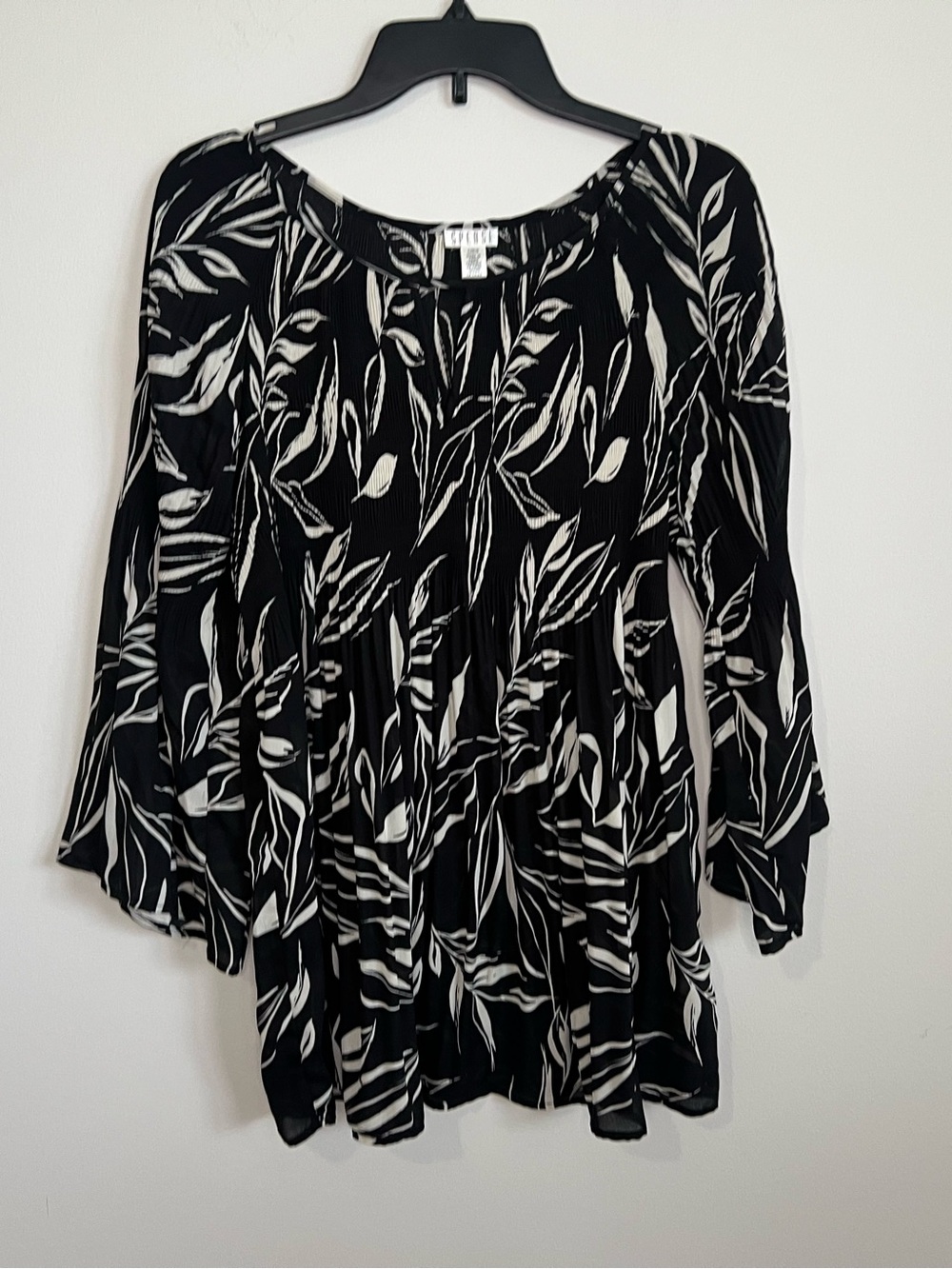 Spense Black and White Leaf-Print Flowy Tunic